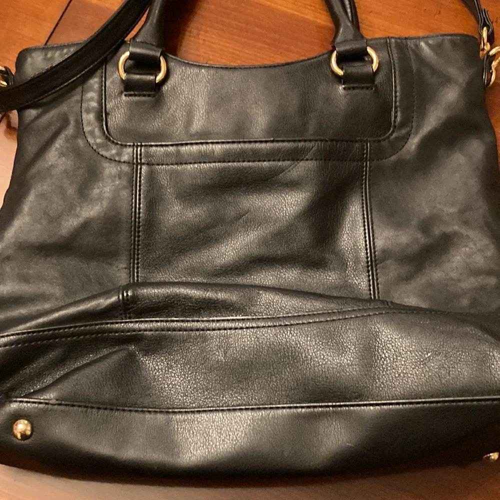 TIGNANELLO NAVY PURSE. LIKE NEW. SOFT LEATHER. ROOMY. MANY COMPARTMENTS! CLEAN!! - Picture 7 of 16